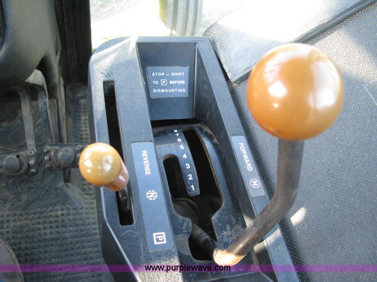 image for item 9059 John Deere 4240 tractor