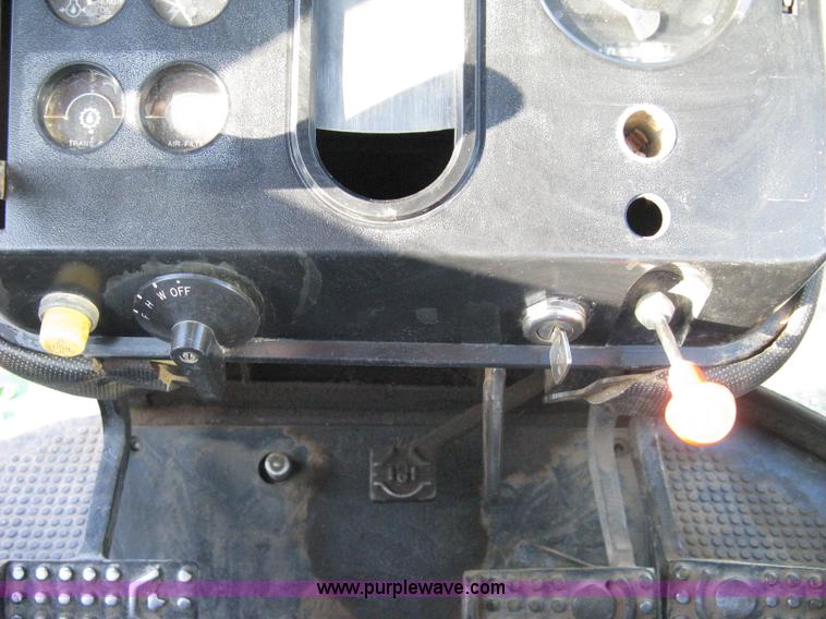 image for item 9059 John Deere 4240 tractor