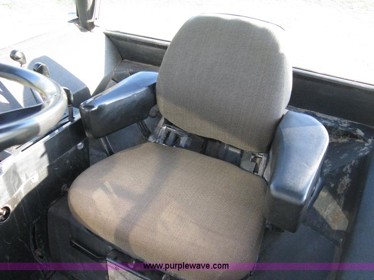 image for item 9059 John Deere 4240 tractor