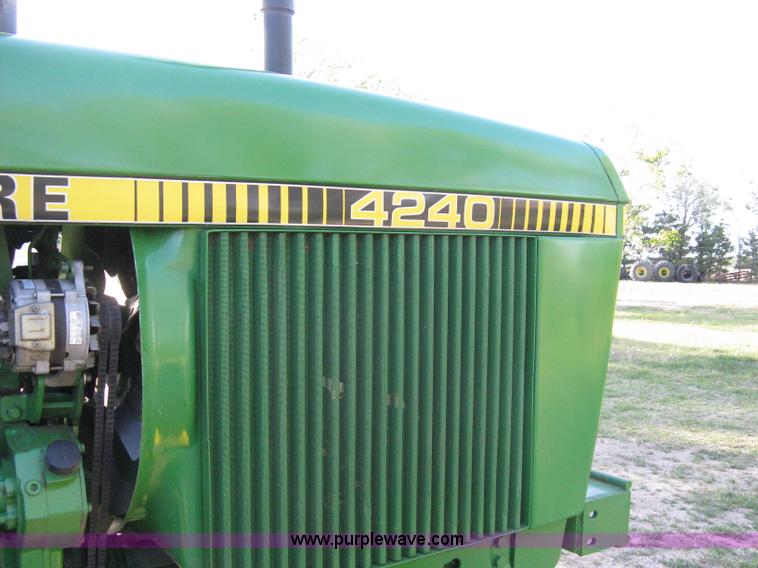 image for item 9059 John Deere 4240 tractor