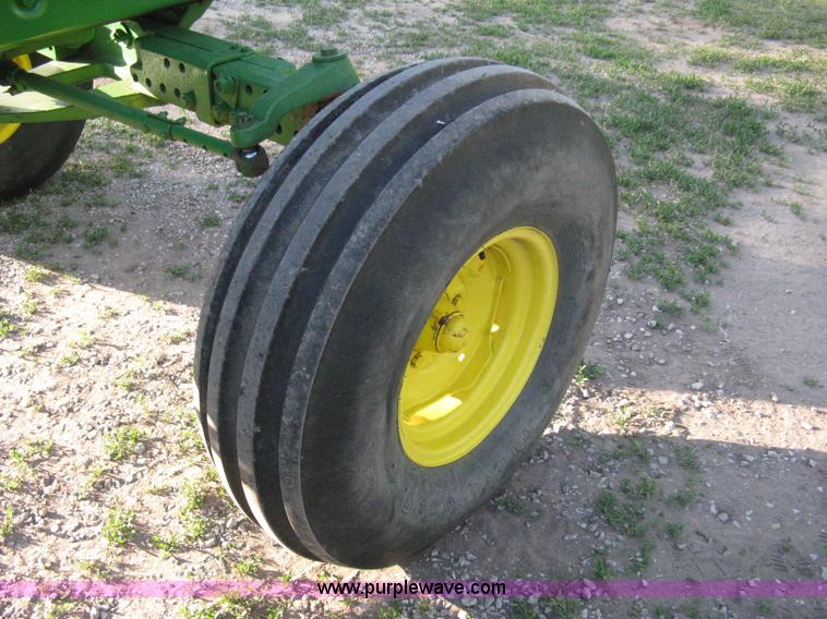 image for item 9059 John Deere 4240 tractor