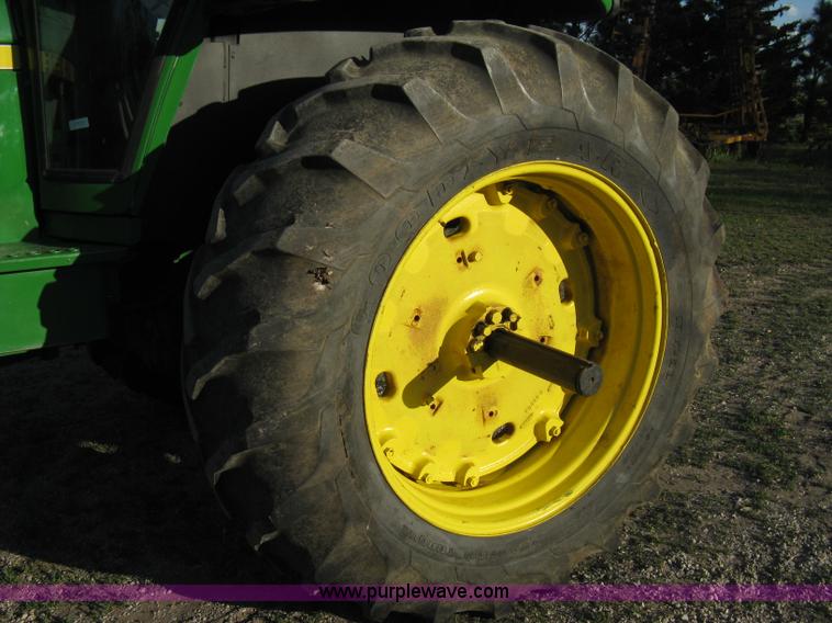 image for item 9059 John Deere 4240 tractor