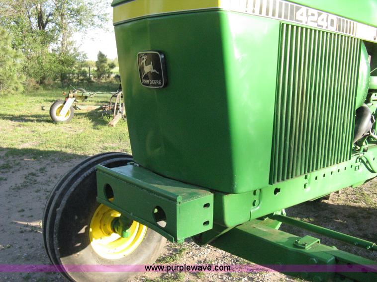 image for item 9059 John Deere 4240 tractor