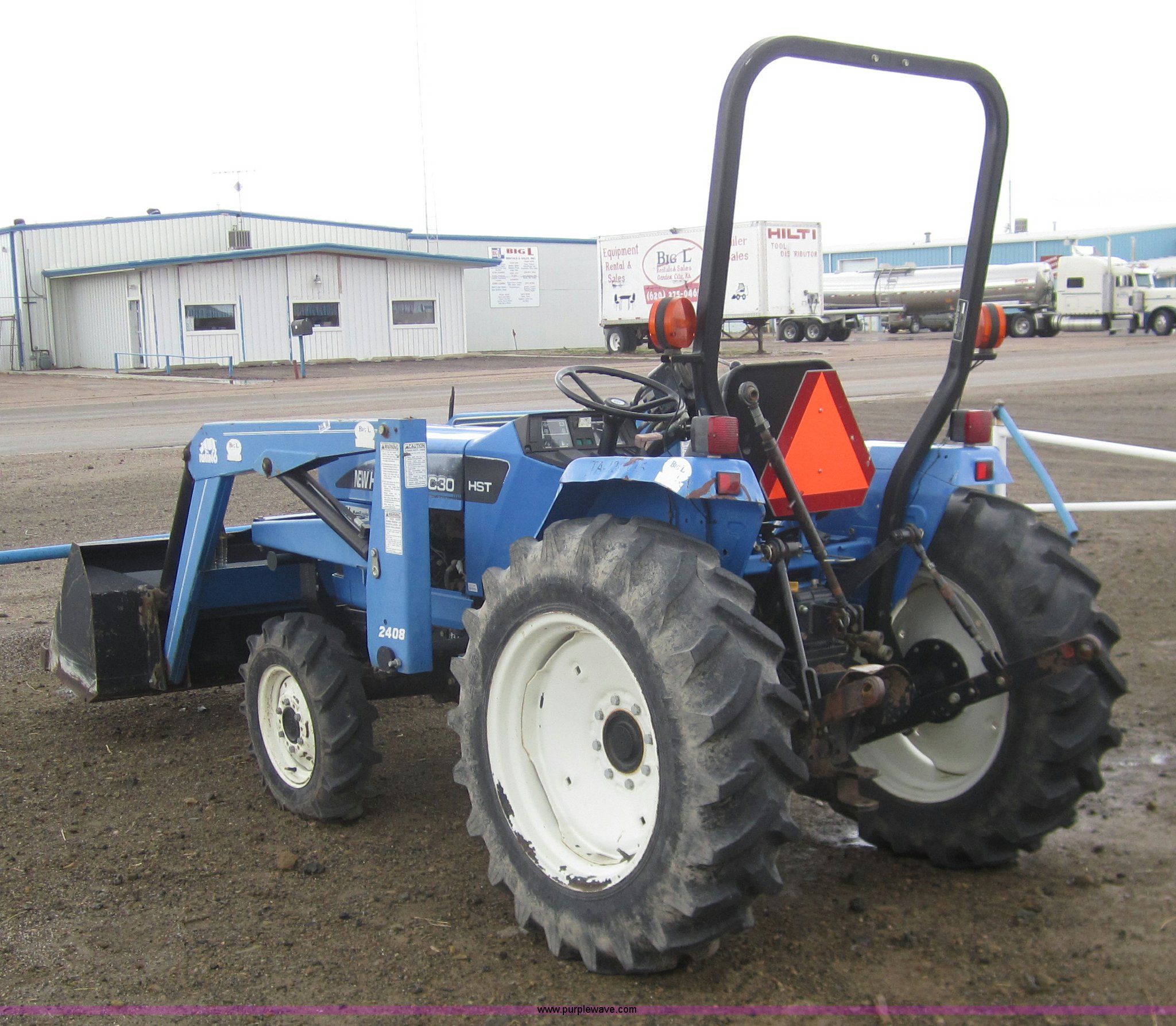 2004 New Holland TC30 MFWD tractor with loader in Garden City, KS Item 2990 sold Purple Wave