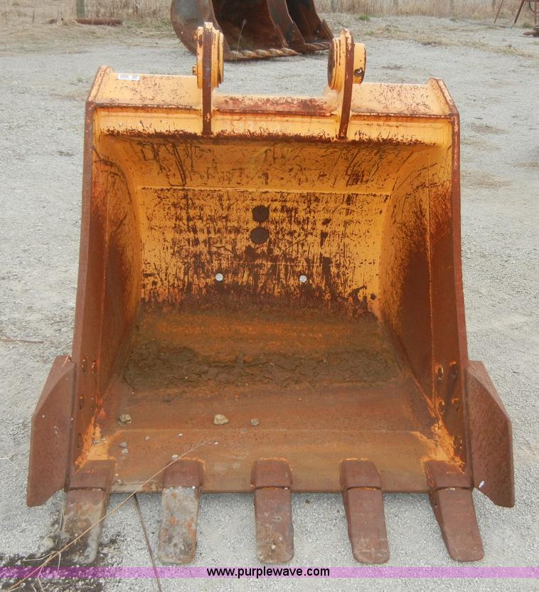 image for item 2366 45" bucket with five teeth