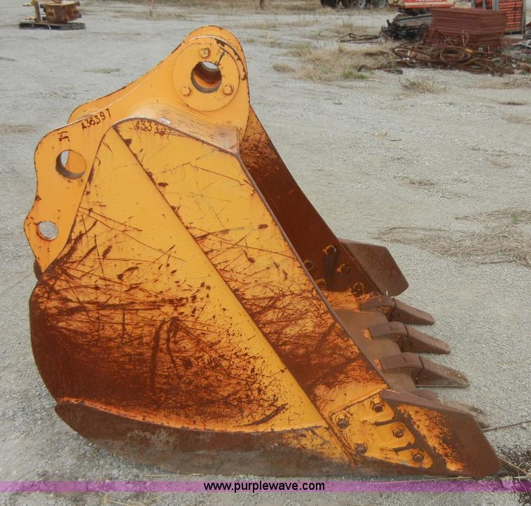 image for item 2366 45" bucket with five teeth