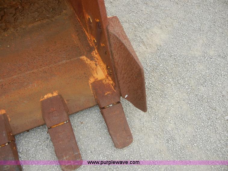 image for item 2366 45" bucket with five teeth