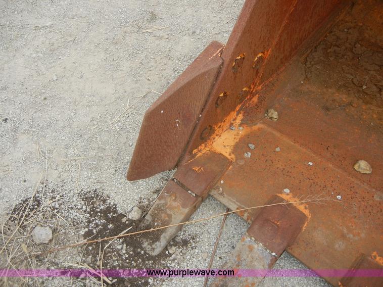 image for item 2366 45" bucket with five teeth