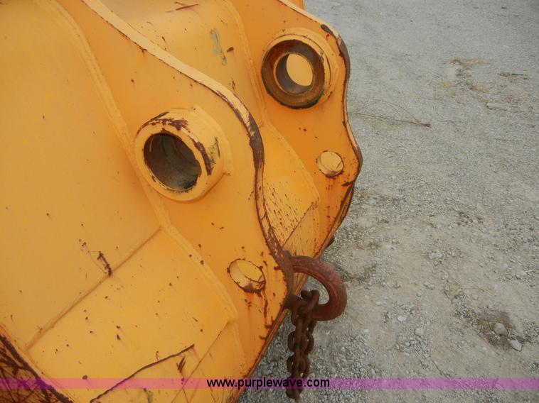 image for item 2366 45" bucket with five teeth