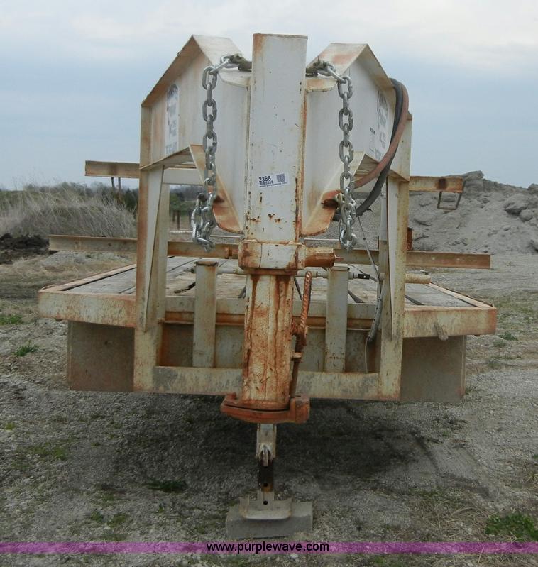 image for item 2388 1992 goose neck trailer