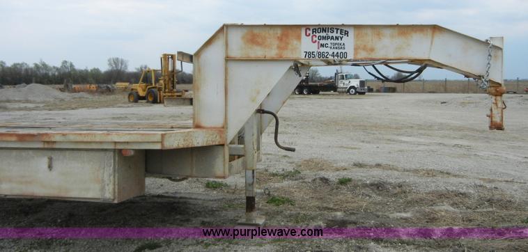 image for item 2388 1992 goose neck trailer