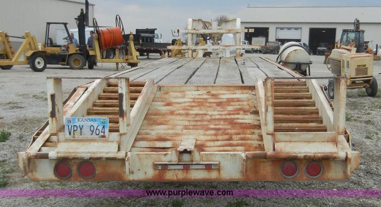 image for item 2388 1992 goose neck trailer