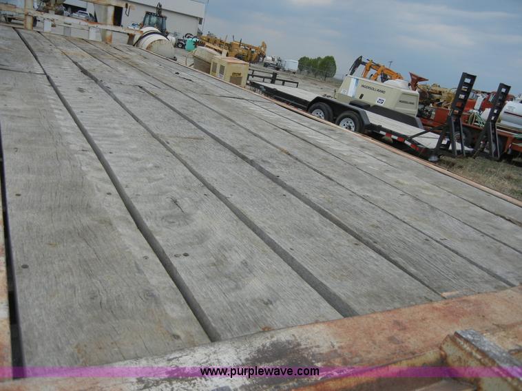 image for item 2388 1992 goose neck trailer