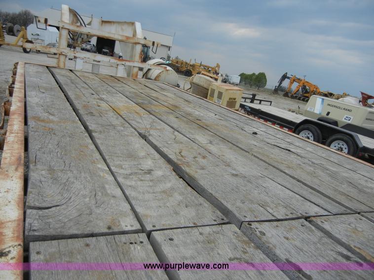 image for item 2388 1992 goose neck trailer