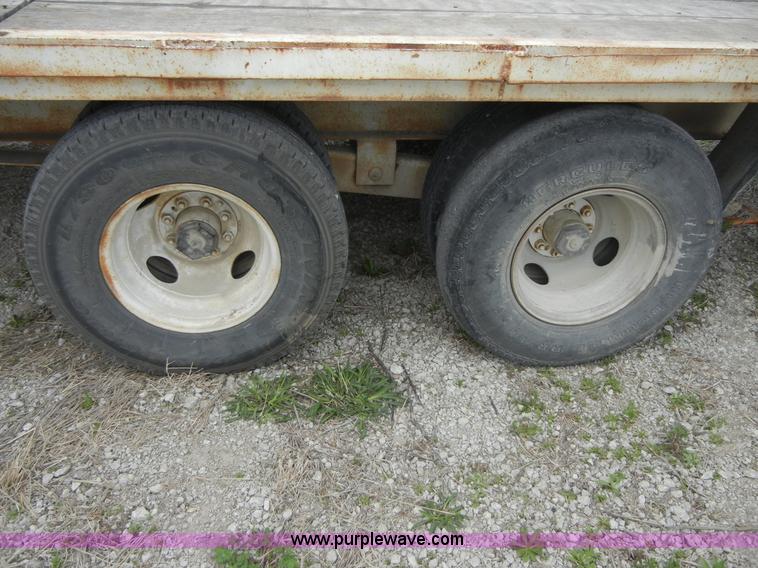 image for item 2388 1992 goose neck trailer