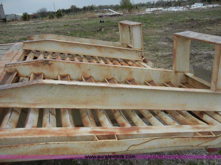 image for item 2388 1992 goose neck trailer