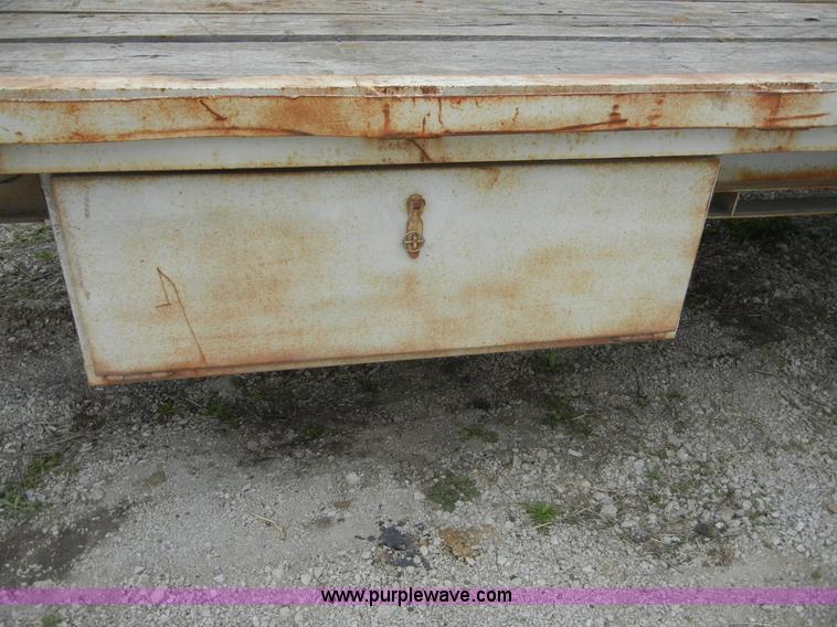 image for item 2388 1992 goose neck trailer