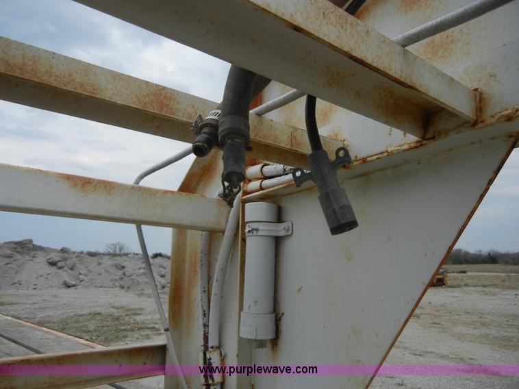 image for item 2388 1992 goose neck trailer