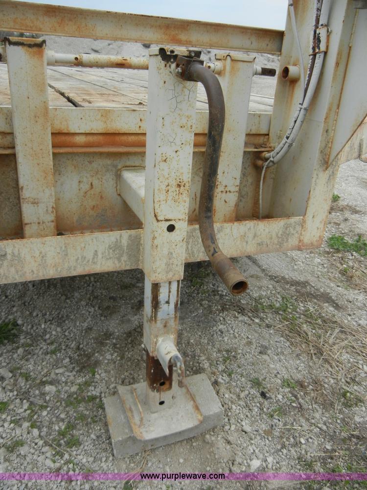 image for item 2388 1992 goose neck trailer