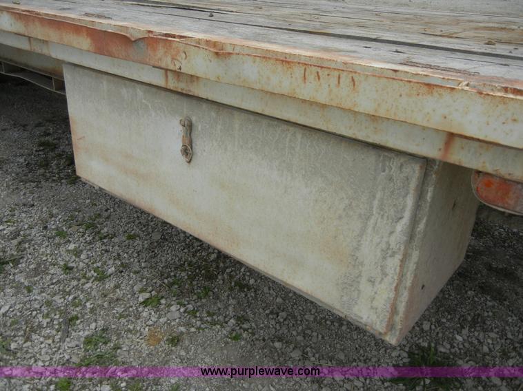 image for item 2388 1992 goose neck trailer