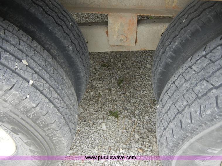 image for item 2388 1992 goose neck trailer