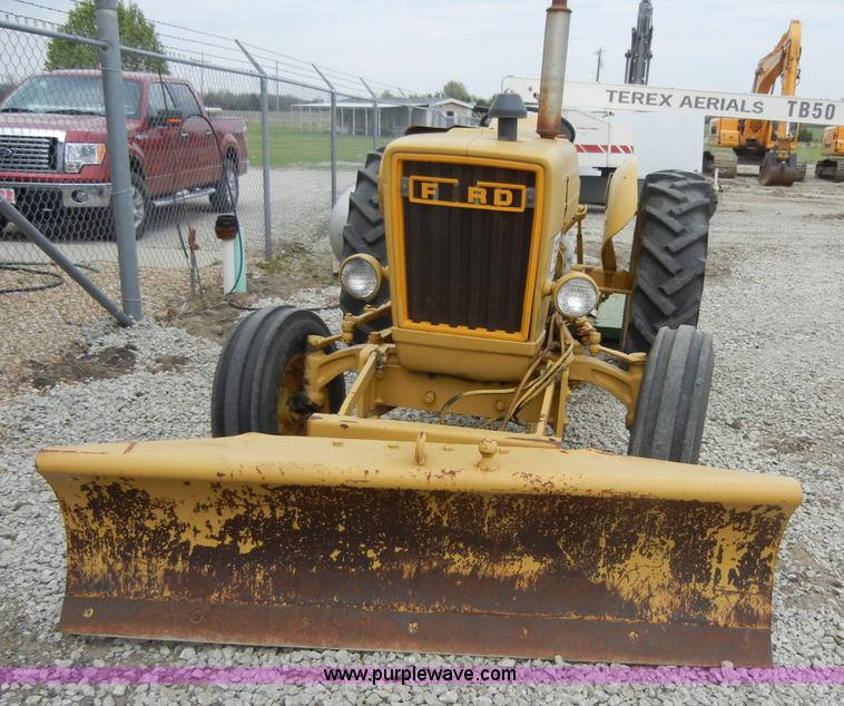 image for item 2394 Ford tractor