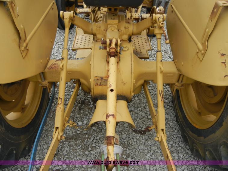 image for item 2394 Ford tractor