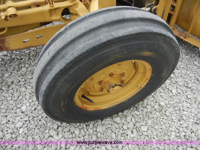 image for item 2394 Ford tractor