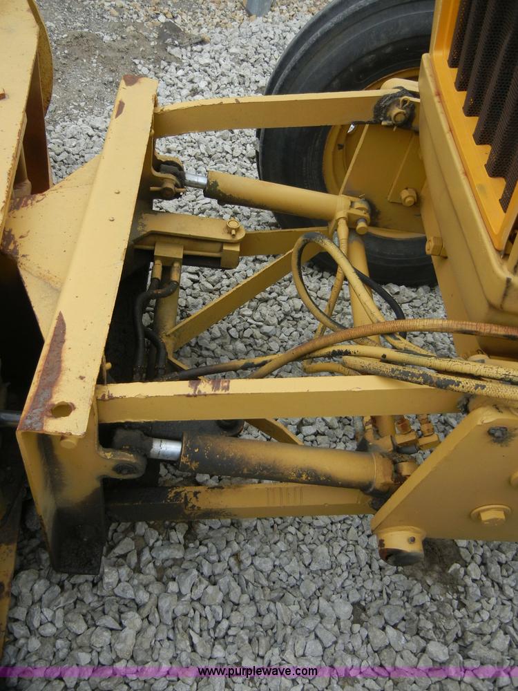 image for item 2394 Ford tractor