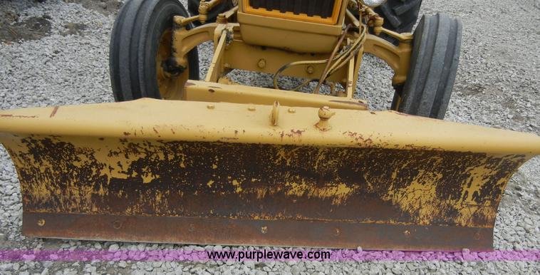 image for item 2394 Ford tractor