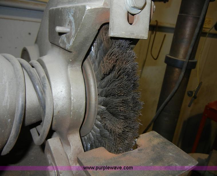 image for item 2413 Wissota E10 bench grinder