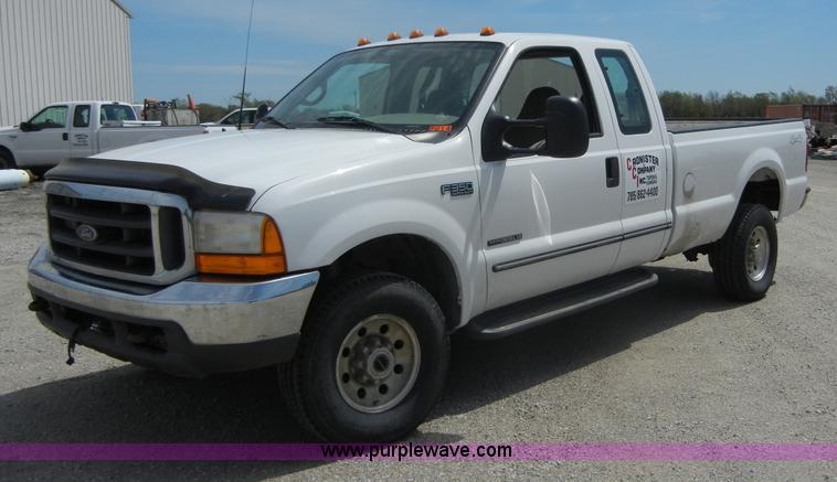 image for item 4852 1999 Ford F350 Super Duty pickup truck
