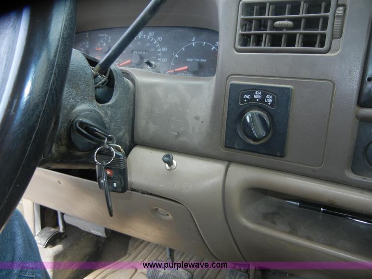 image for item 4852 1999 Ford F350 Super Duty pickup truck