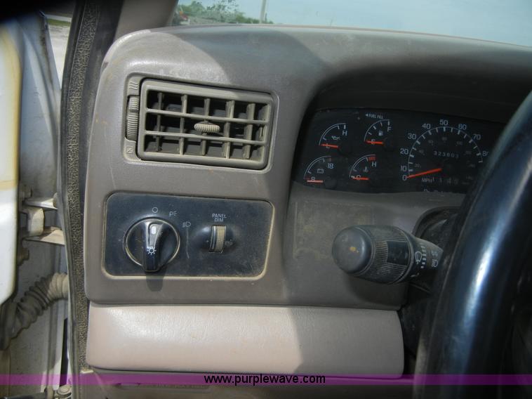 image for item 4852 1999 Ford F350 Super Duty pickup truck