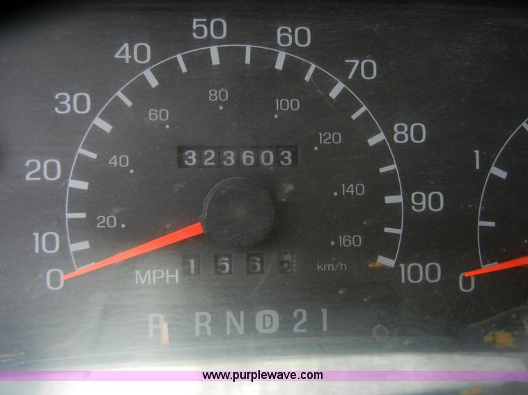 image for item 4852 1999 Ford F350 Super Duty pickup truck