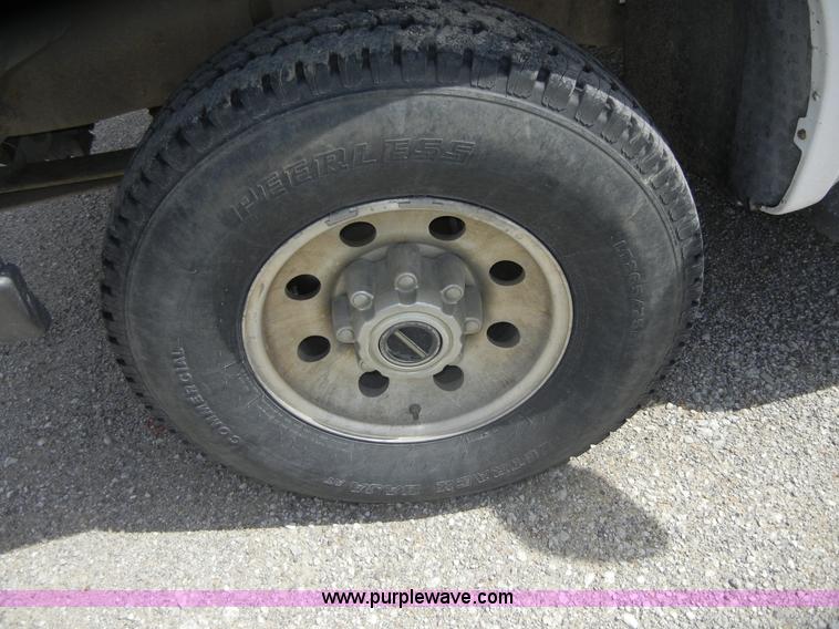 image for item 4852 1999 Ford F350 Super Duty pickup truck