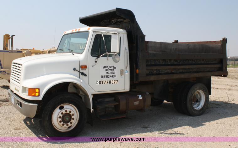 image for item 4887 1992 International 4900 dump truck
