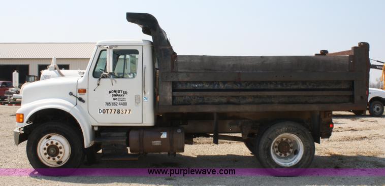 image for item 4887 1992 International 4900 dump truck