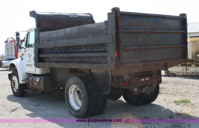 image for item 4887 1992 International 4900 dump truck