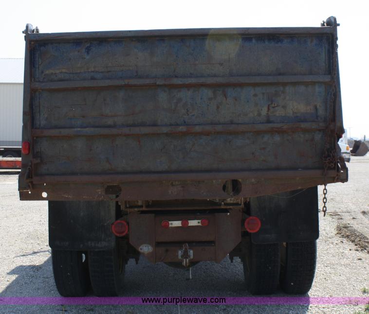 image for item 4887 1992 International 4900 dump truck