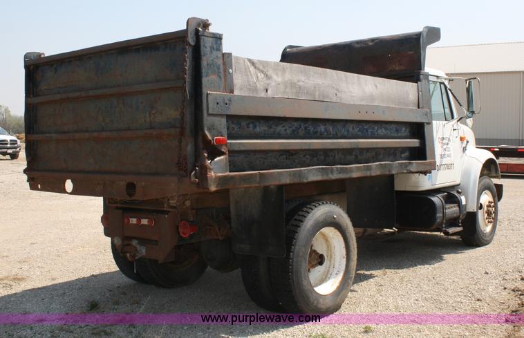 image for item 4887 1992 International 4900 dump truck