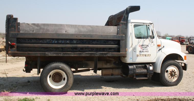 image for item 4887 1992 International 4900 dump truck