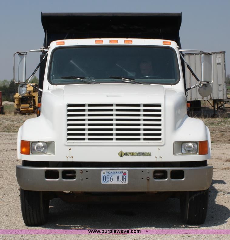 image for item 4887 1992 International 4900 dump truck