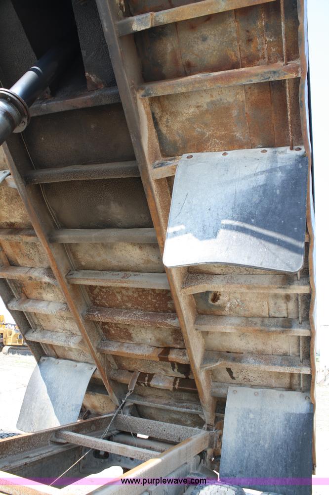 image for item 4887 1992 International 4900 dump truck