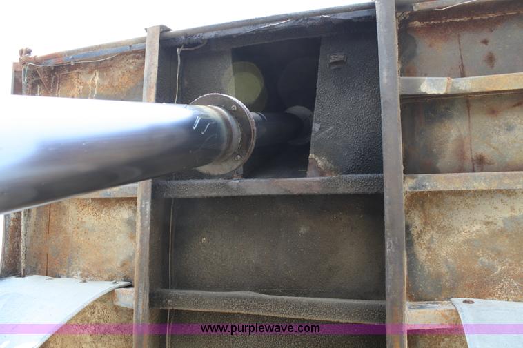 image for item 4887 1992 International 4900 dump truck