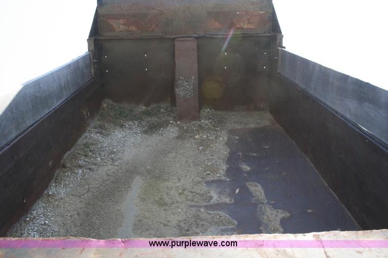 image for item 4887 1992 International 4900 dump truck