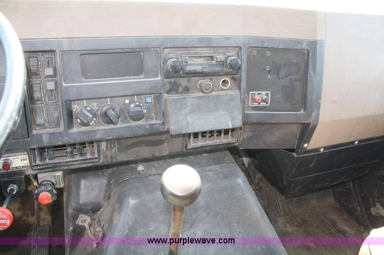 image for item 4887 1992 International 4900 dump truck