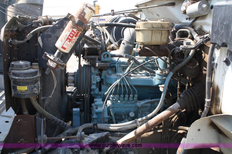 image for item 4887 1992 International 4900 dump truck