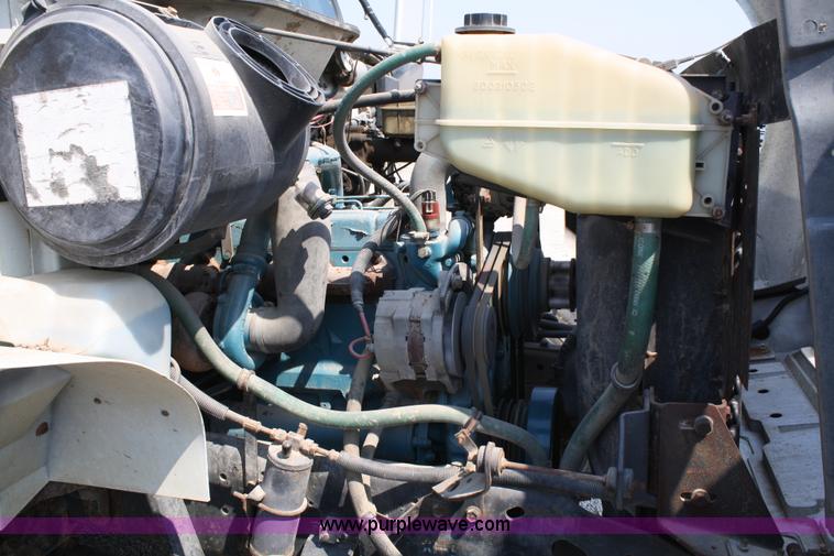 image for item 4887 1992 International 4900 dump truck