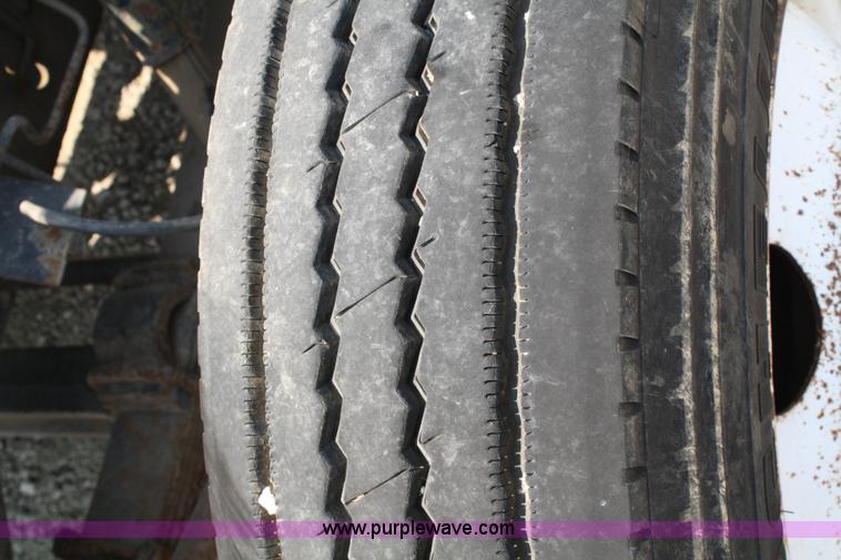 image for item 4887 1992 International 4900 dump truck